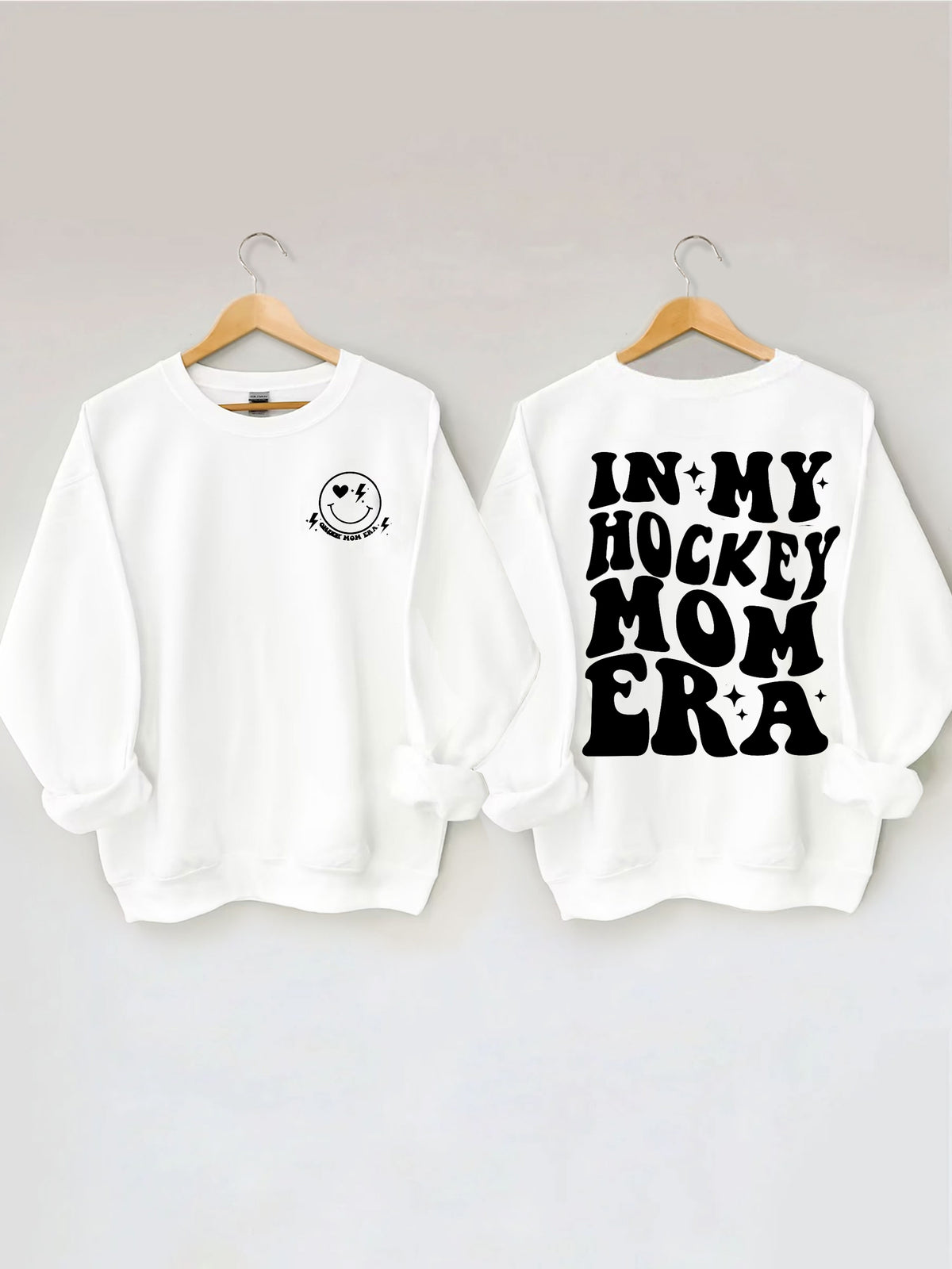 In meinem Hockey Mom Era Sweatshirt