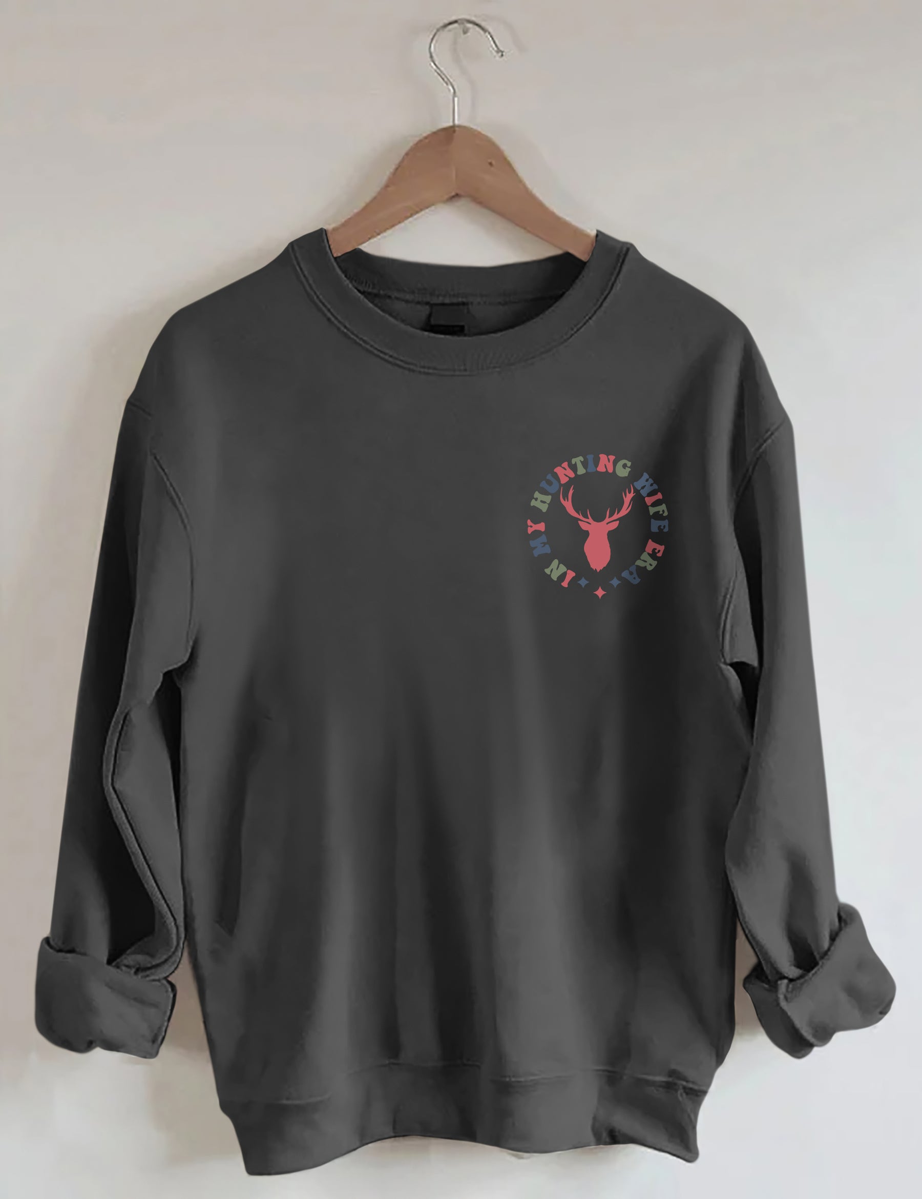 In meinem Jagdfrauen-Ära-Sweatshirt 