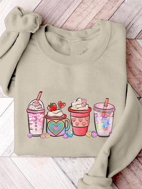 Sweatshirt mit Aufdruck „Valentinstag Kaffeegetränke“.